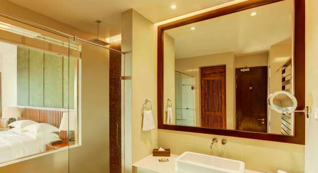 DoubleTree by Hilton Weerawila Rajawarna Resort