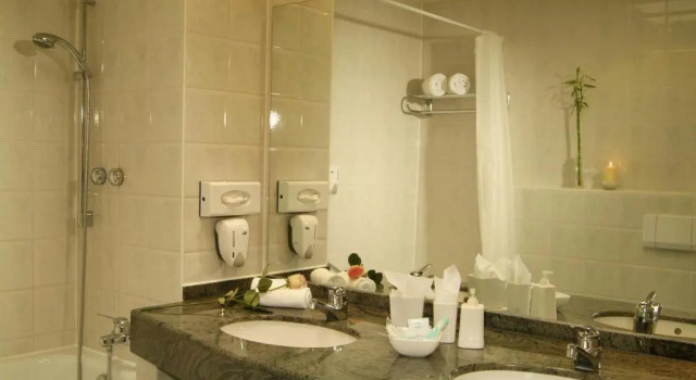Четырёхместный номер QU Hotel, Trademark Collection by Wyndham