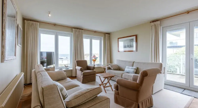 Huswell - Stunning Views Prime Location
