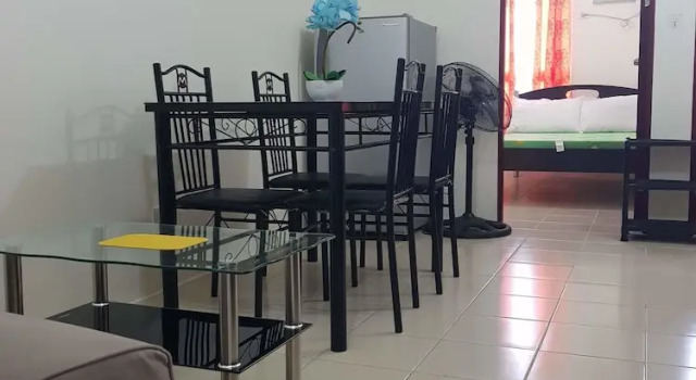 Кровать в общем номере Хостел Samanakan's Seafarers Condotel