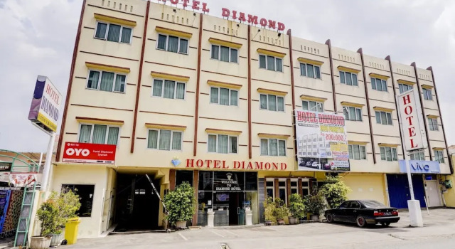 Diamond Hotel by OYO