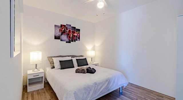 Awesome Apartment in Zrnovo With Outdoor Swimming Pool, Wifi and 3 Bedrooms, Prenota Appartamento Hotel a Croatian Islands con piscina, Piscina
