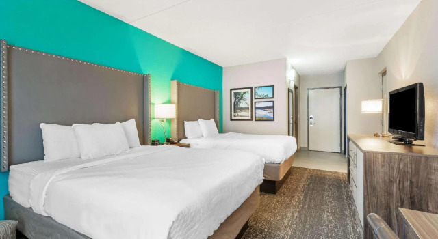 Четырёхместный номер Standard La Quinta by Wyndham Jamestown