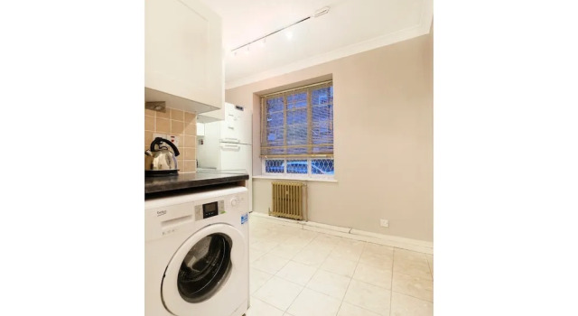 Bright and Spacious Flat in London - Sleeps 4, Забронировать Отель Отели Лондона 3 звезды, рядом с Сент-Джонс-Вуд, 3*