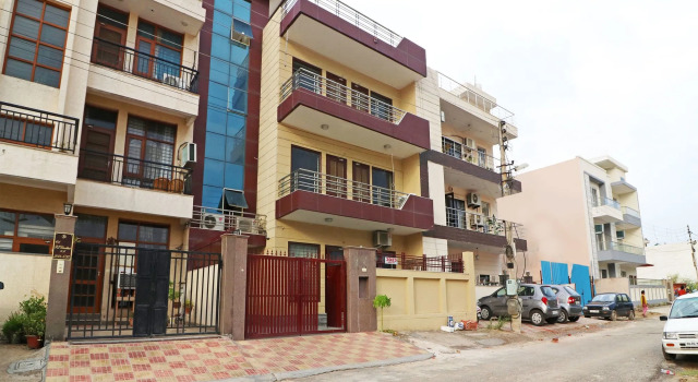 OYO 15736 Little Residency, Забронировать Отель Гургаон 