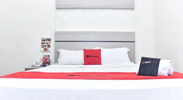 Номер Standard Reddoorz Plus near Makassar Town Square