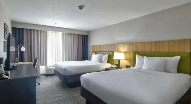 Четырёхместный номер Standard Country Inn & Suites by Radisson, Oklahoma City - Bricktown, OK