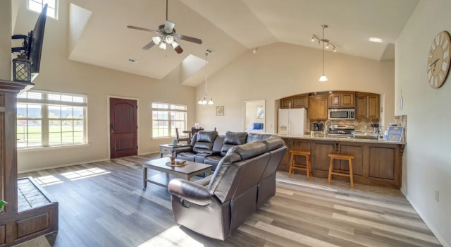 Central Bentonville Home With Fenced Yard!, Забронировать Дом для отпуска Виллы Бентонвилл, Вилла