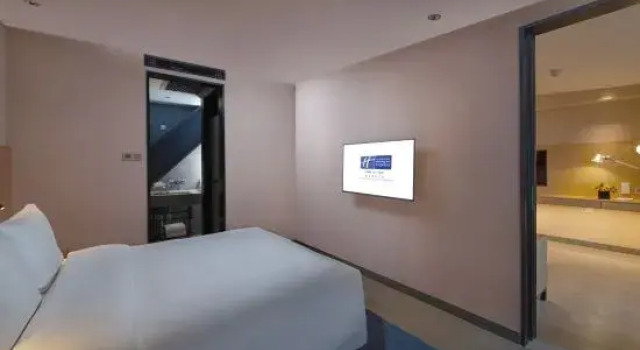 Люкс с видом на сад Holiday Inn Express Beijing Shijingshan Parkview by IHG
