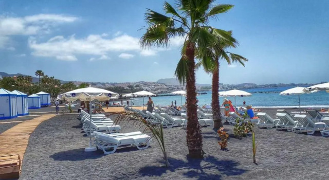 Апартаменты Deluxe Luxury Apartments in first beach line with pool