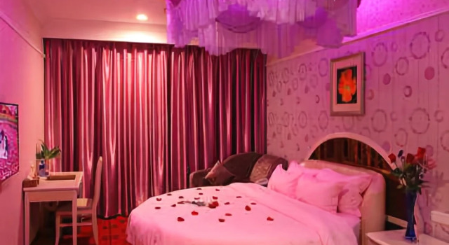 Zhahai Crowne Holiday Hotel, Rezerwuj Hotel Hotele w Zhuhai z parkingiem, Parking