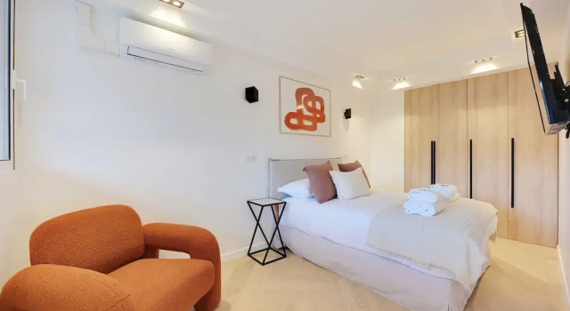 Charming Apt With AC & Balcony, Забронировать Апартаменты/квартира Сюрен Аньер-сюр-Сен
