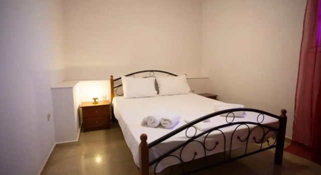 Traditional Apartment part of a Detached Villa on a luxurious Hill of Thessaloniki PANORAMA with a private garden with trees ,also available for Family and other gatherings and Kid's parties - under 13 , for less than 20 people alltogether, จอง อพาร์ทเมนท์ Panorama เทสซาโลนิกิ