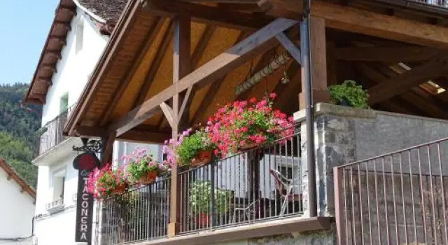 Casa Taconera, Book Hotel Hotels in Aragon with Parking, Parking