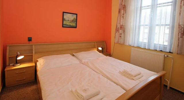Hotel Bílý Koníček, Забронировать Отель Тршебонь Trebonsko, рядом с Saint Giles Church