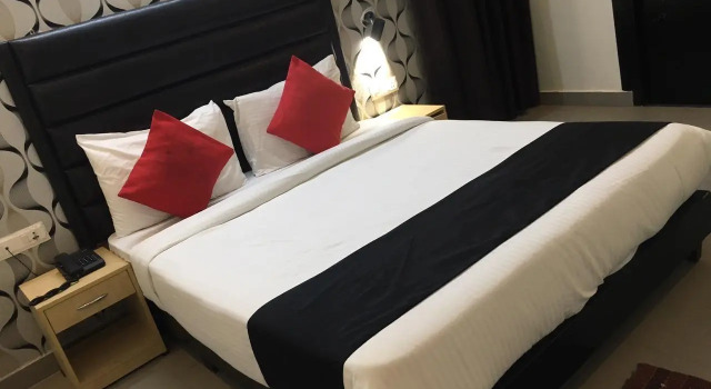 The Hotel Diamond