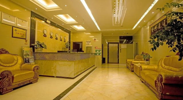 Yuxi Hongyuan Star Hotel, Rezerwuj Hotel Hotele w Yuxi z parkingiem, Parking