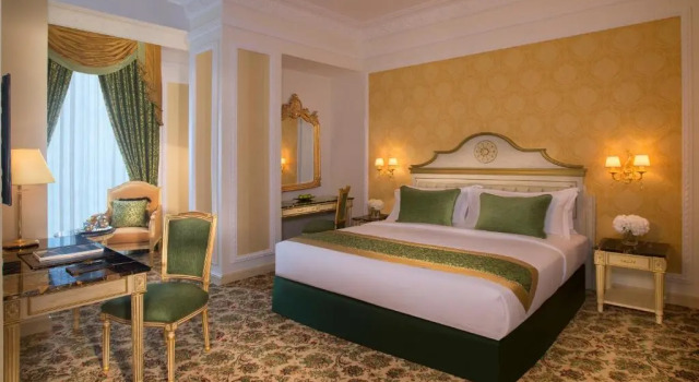 Двухместный номер Deluxe Royal Rose Hotel Abu Dhabi, Curio Collection by Hilton