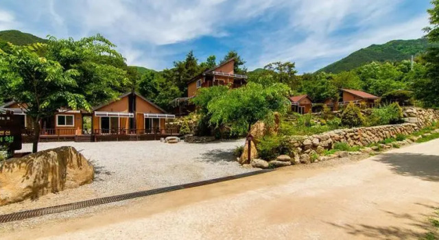 Jirisan Hwangto Pension, Prenota Hotel Namwon-si 