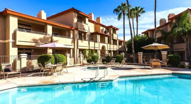 Коттедж Private Resort Community w/3 Pool-Spa Complexes, ALL HEATED & OPEN 24/7/365!