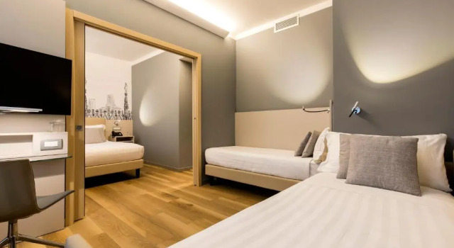 Четырёхместный номер Superior 43 Station Hotel