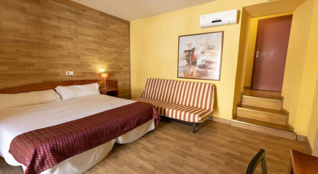 Двухместный номер Superior с балконом Hostal Restaurante Puerta del Alcázar