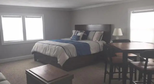 Студия Shea's Riverside Inn & Motel