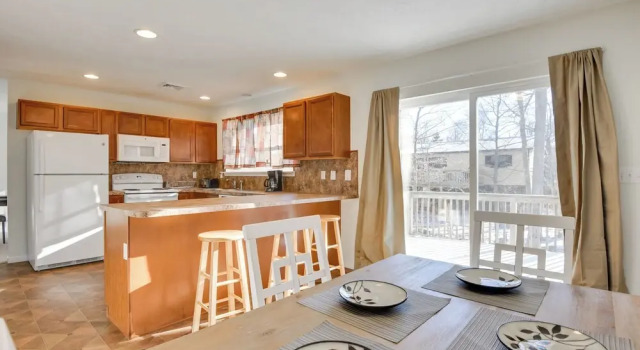 Serene Pocono Escape: 4 Mi to Tobyhanna State Park, Book Hotel Tobyhanna 