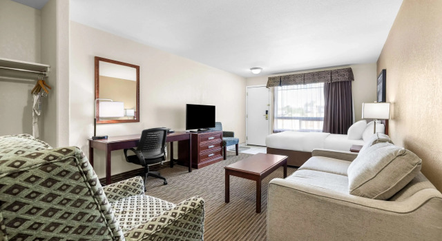 Двухместный люкс c 1 комнатой SureStay Plus Hotel by Best Western Drumheller
