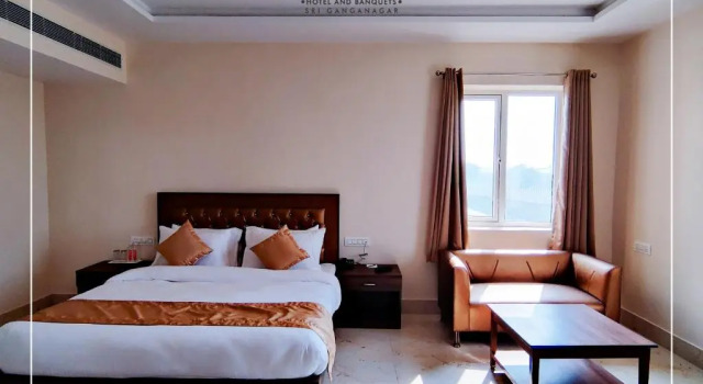 Люкс Crimson Hotel & Banquets