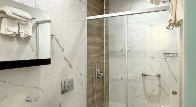 Трёхместный номер Standard с балконом Olympic Hotel