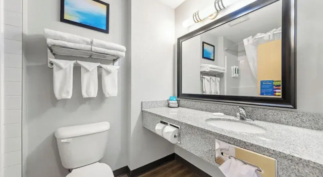 Четырёхместный номер Standard Home Inn and Suites Lloydminster