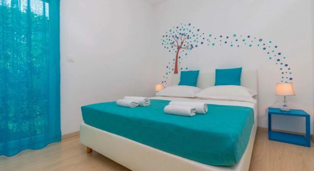Stunning Home in Selce With 4 Bedrooms, Wifi and Outdoor Swimming Pool, Забронировать Отель Отели Приморско-Горанской жупания с парковкой, Парковка