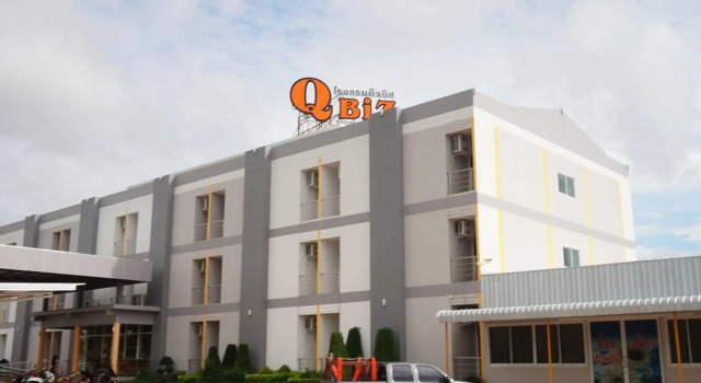 QBiz Hotel Kalasin, Varaa Hotelli Hotellit North-Eastern Thailand pysäköinnillä, Pysäköinti