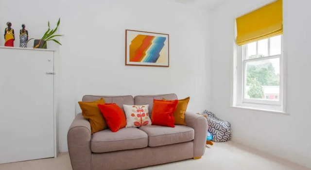 Bright and Airy 3 Bedroom Maisonette in South London