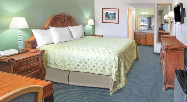 Двухместный номер Days Inn by Wyndham Ontario Airport