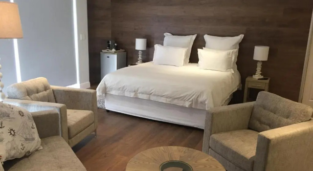 Двухместный люкс с видом на бассейн Gull on the Bay Boutique Guest House