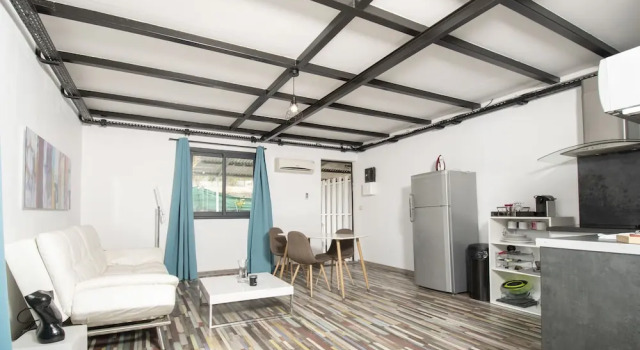 Apparthotel Corail - T2 - 45m2 Rénové - 10' de l'aéroport, Book Hotel Hotels in Saint-Denis with Parking, near Trinity Park, Parking