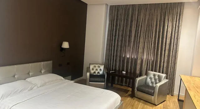 Hotel Aurelis, Забронировать Отель Отели области Тираны с парковкой, Парковка