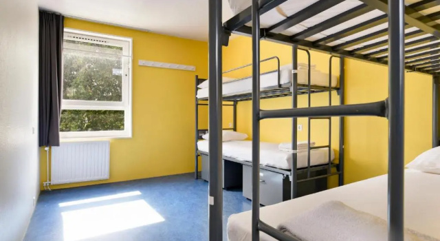 Кровать в общем номере Hans Brinker Hostel Amsterdam