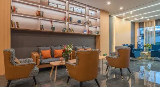 Yicheng Hotel (Lijiang Ancient City Airport Bus Station)