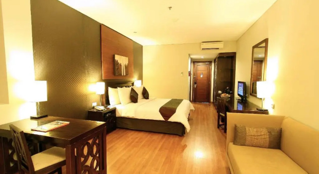 Полулюкс Aston Tanjung City Hotel