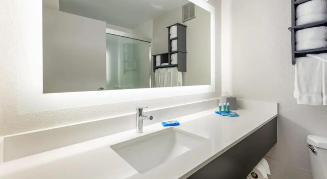 Двухместный номер Standard с видом на бассейн Holiday Inn Express - Columbus Downtown by IHG