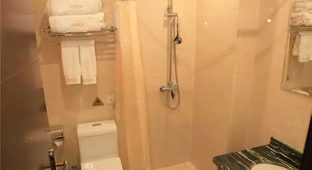 Wenquan Yuantou Hotel, Book Hotel Hotels in Leshan with a Pool, Swimming Pool