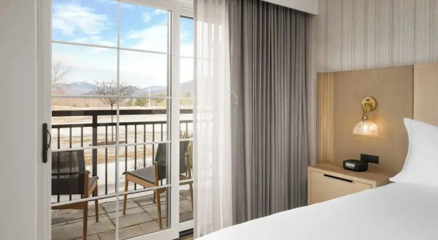 Четырёхместный номер Premium с балконом Hotel Indigo North Conway by IHG