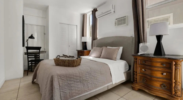 Artistic Room Walk to Wynwood, Book Feriehus Villaer i Florida, Villa