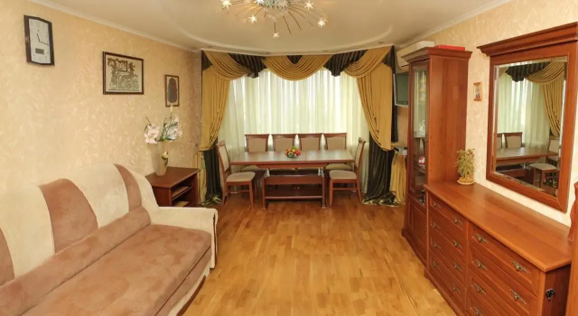 Status Apartment, Varaa Huoneisto Hotellit Tšerkasy pysäköinnillä, Pysäköinti