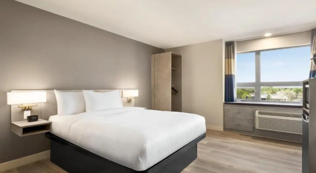 Номер Standard Microtel Inn & Suites by Wyndham Dorval