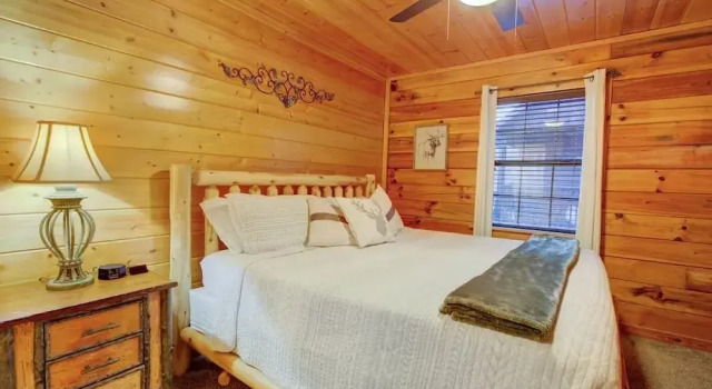 All Ya Need 4 Bedroom Cabin