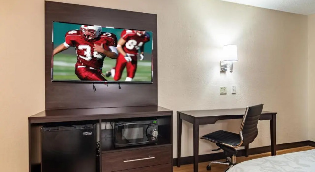 Четырёхместный люкс Red Roof PLUS+ & Suites Atlanta Airport South